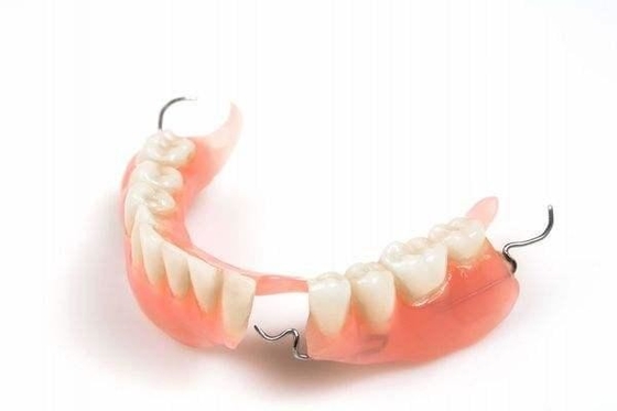 Fehlende Zahnspangen Unsichtbarer Zahnersatz Schneidezähne Nachahmung von provisorischen Zähnen Abnehmbares Dentu